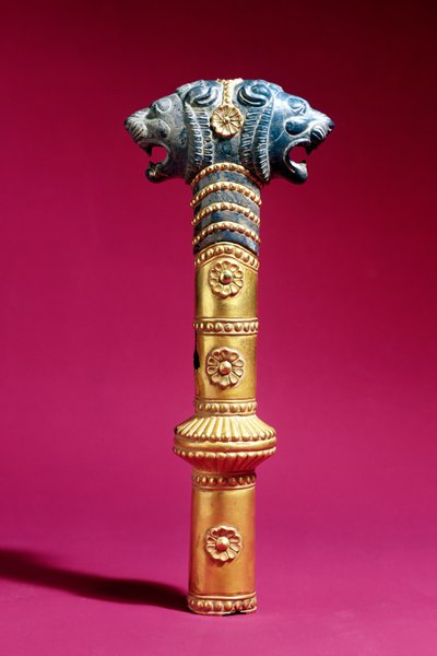 Silindirik Soket, Medyan veya erken Ahameniş dönemi (altın ve lapis lazuli) by Persian School