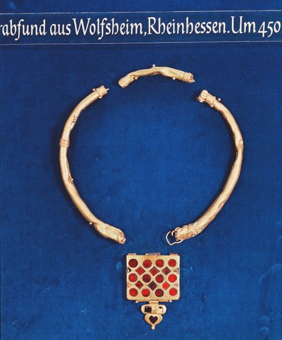 Wolfsheim Mezar Hazinesinden kolye, c.378 (altın) by Persian School