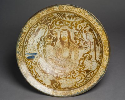 Altın parıltıyla süslenmiş taş hamurlu tabak, Kaşan, İran, 13. yüzyılın başlarından (seramik) by Persian School
