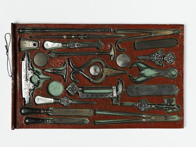 Kutsal Aileyi tasvir eden alet takımı, 1830 dolayları (karma teknik) by Persian School