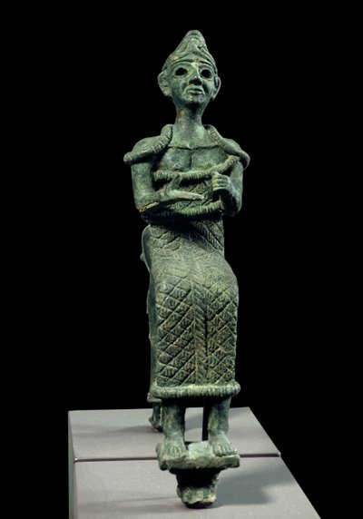 Antik Çağın Doğu Sanatı: oturan bir tanrıça heykelciği. Bronz heykel. Fenike heykeli, MÖ 1300 dolaylarında. Paris, Louvre Müzesi by Phoenician