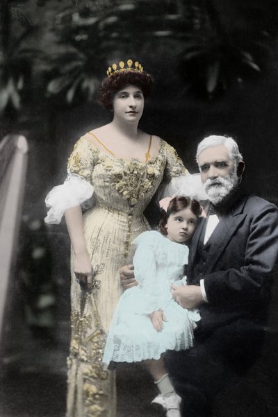 Avustralyalı şarkıcı Nellie (Nelly) Melba (1861-1931), babası ve kimliği belirsiz küçük bir kızla birlikte. Melbourne, 20. Yüzyıl Başı Fotoğrafçılığı by Photographer Australian