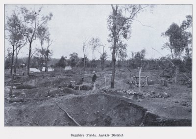 Sapphire Fields, Anakie Bölgesi (s/b fotoğraf) by Photographer Australian