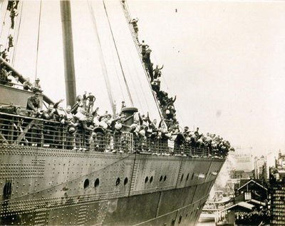 Mauretania, Sidney, Mayıs 1940 (s/b fotoğraf) by Photographer Australian