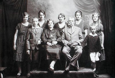 Çok sayıda çocuklu aile, yirminci yüzyılın başlarında (fotoğraf) by Photographer Austrian