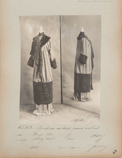 Albüm Sayfası: House of Worth, Coat by Photographer French