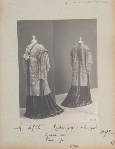 Albüm Sayfası: House of Worth, Coat by Photographer French