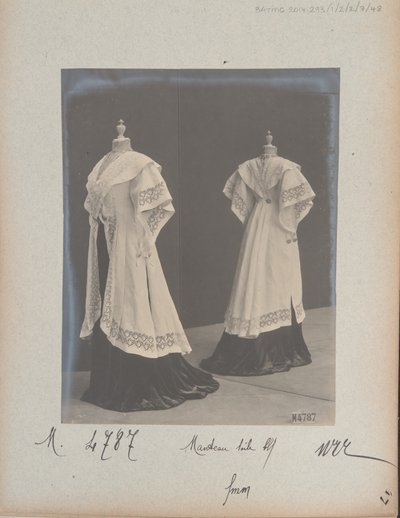 Albüm Sayfası: House of Worth, Coat by Photographer French