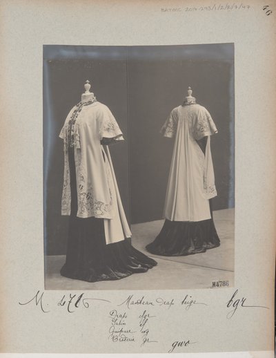 Albüm Sayfası: House of Worth, Coat by Photographer French