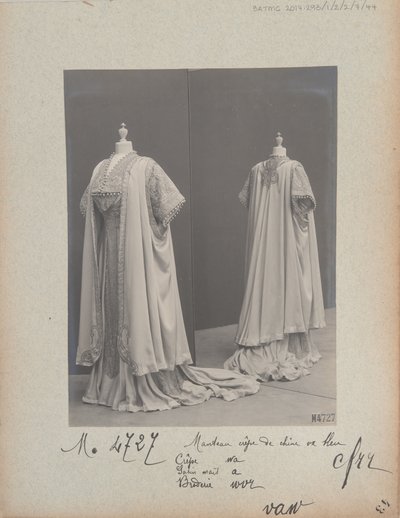 Albüm Sayfası: House of Worth, Coat by Photographer French