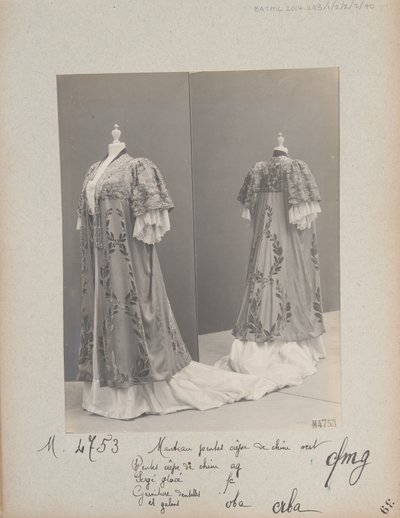 Albüm Sayfası: House of Worth, Coat by Photographer French