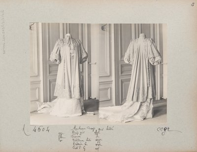 Albüm Sayfası: House of Worth, Coat by Photographer French