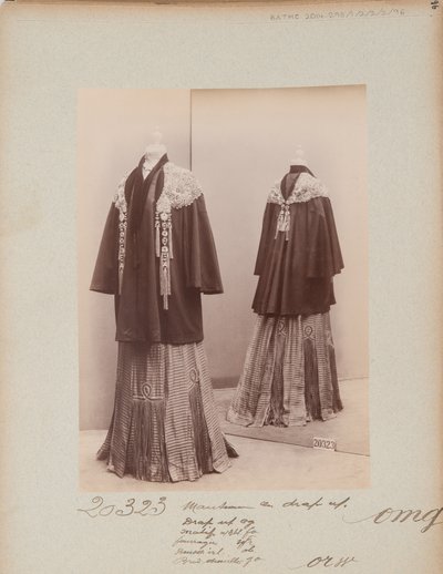 Albüm Sayfası: House of Worth, Coat by Photographer French