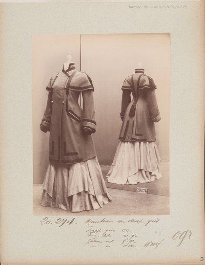 Albüm Sayfası: House of Worth, Coat by Photographer French