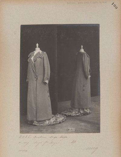 Albüm Sayfası: House of Worth, Coat by Photographer French