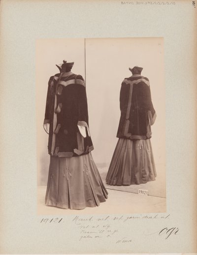 Albüm Sayfası: House of Worth, Coat by Photographer French