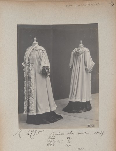 Albüm Sayfası: House of Worth, Coat by Photographer French