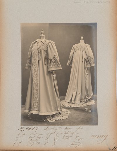 Albüm Sayfası: House of Worth, Coat by Photographer French