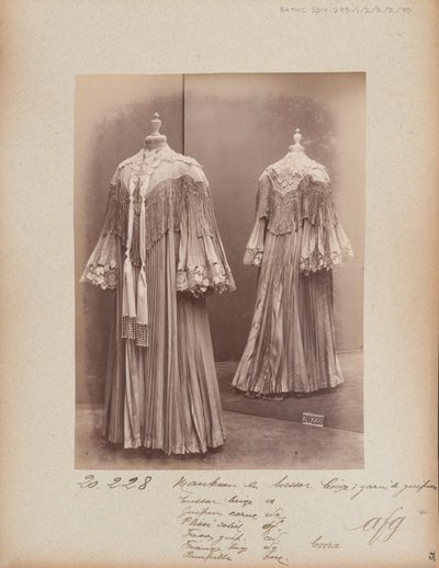 Albüm Sayfası: House of Worth, Coat by Photographer French