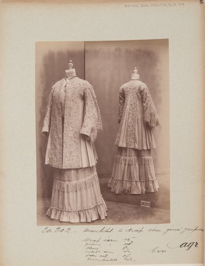 Albüm Sayfası: House of Worth, Coat by Photographer French