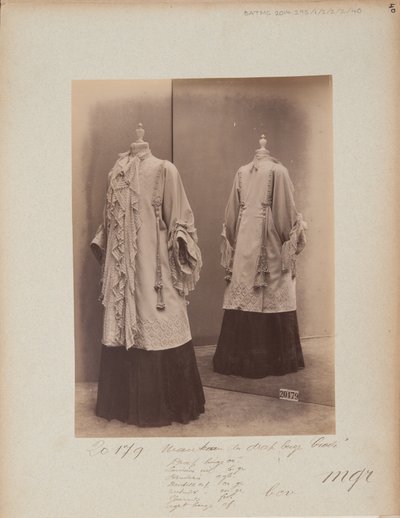 Albüm Sayfası: House of Worth, Coat by Photographer French