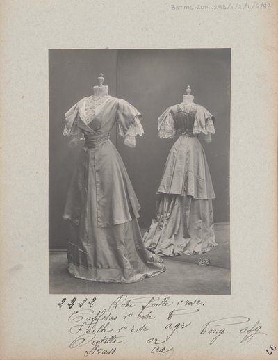Albüm Sayfası: House of Worth, Kostüm by Photographer French