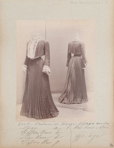 Albüm Sayfası: House of Worth, Kostüm by Photographer French