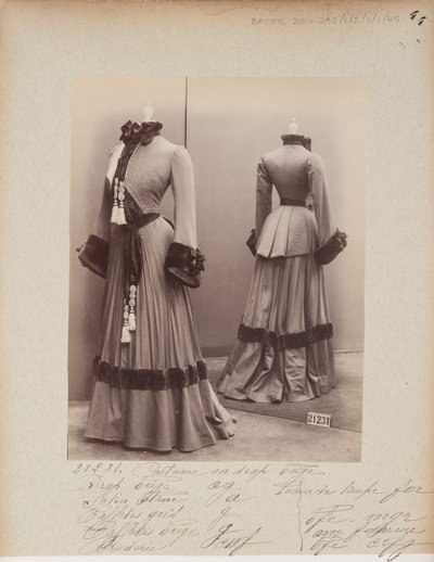 Albüm Sayfası: House of Worth, Kostüm by Photographer French