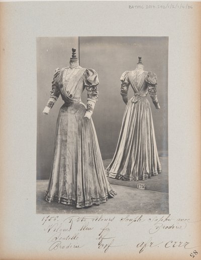 Albüm Sayfası: House of Worth, Dress by Photographer French