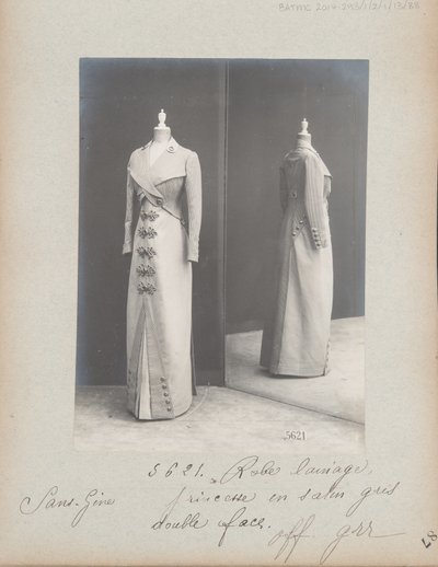 Albüm Sayfası: House of Worth, Dress by Photographer French