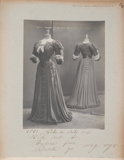 Albüm Sayfası: House of Worth, Dress by Photographer French