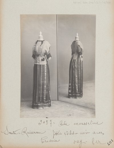 Albüm Sayfası: House of Worth, Dress by Photographer French