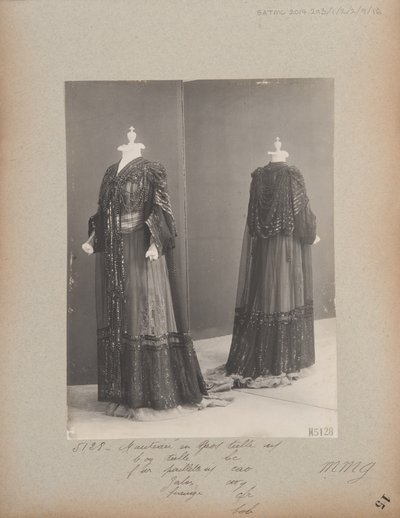 Albüm Sayfası: House of Worth, Evening Coat by Photographer French