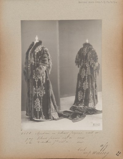 Albüm Sayfası: House of Worth, Evening Coat by Photographer French