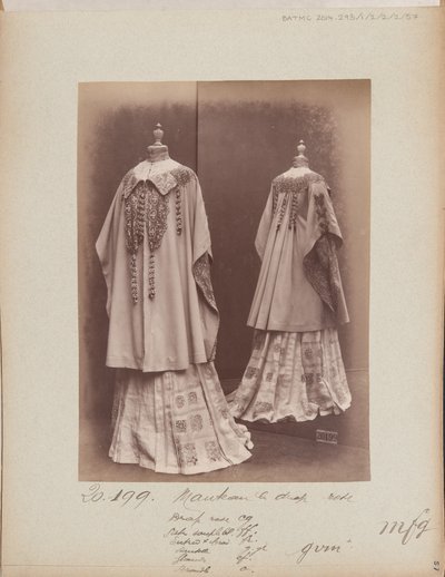 Albüm Sayfası: House of Worth, Mantle by Photographer French