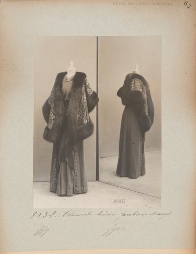 Albüm Sayfası: House of Worth, Şal by Photographer French