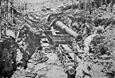 Big Bertha, Birinci Dünya Savaşı sırasında demiryoluna monte edilmiş birkaç dev Alman silahından biri by Photographer German