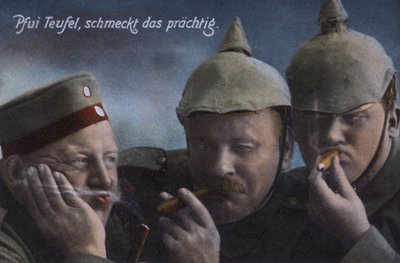 Puro keyfi yapan Alman askerleri (renkli fotoğraf) by Photographer German