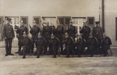 Alman ordusu piyade askerleri grubu (s/b fotoğraf) by Photographer German