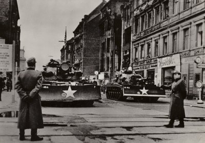 Özellikle 24 ve 28 Ekim 1961 arasında, tanklarla desteklenen ağır silahlı ABD askerlerinin Alman Demokratik Cumhuriyeti