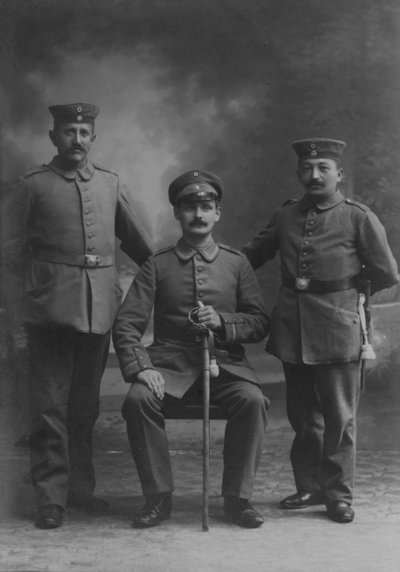 Üç Alman askerinin portresi (s/b fotoğraf) by Photographer German