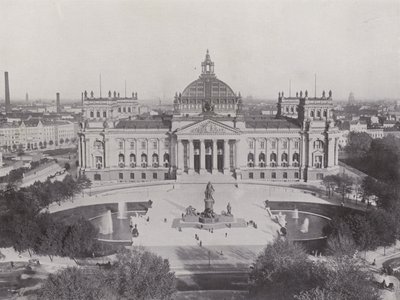 Reichstag Binası ve Bismarck Anıtı (s/b fotoğraf) by Photographer German