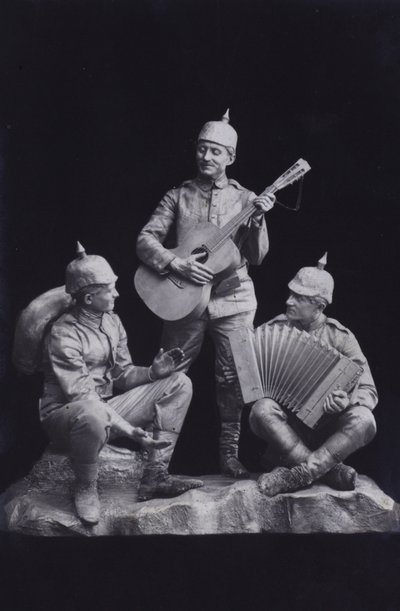 Müzik çalan bir grup Birinci Dünya Savaşı Alman askerini betimleyen heykel (s/b fotoğraf) by Photographer German