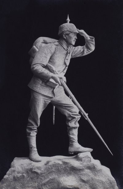 Savaş alanına bakan bir Birinci Dünya Savaşı Alman askerinin heykeli (s/b fotoğraf) by Photographer German