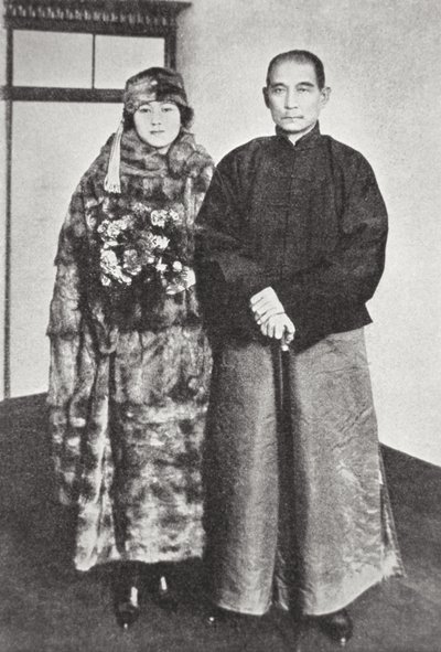 Sun Yat-Sen eşiyle birlikte (s/b fotoğraf) by Photographer German