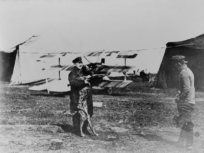 Kızıl Baron ve köpeği (s/b fotoğraf) by Photographer German