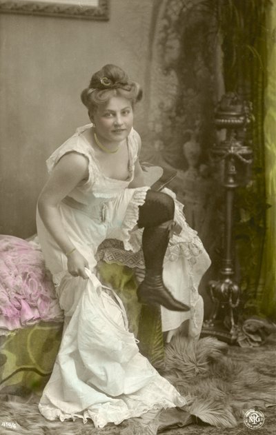 soyunan kız (renkli fotoğraf) by Photographer German