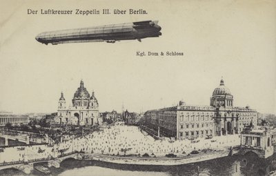 Berlin üzerinde uçan Zeppelin LZ III (s/b fotoğraf) by Photographer German