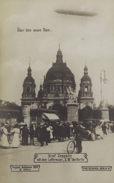 Berlin Katedrali üzerinde uçan Zeppelin LZ III by Photographer German
