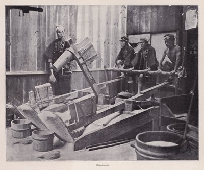 Pirinç dövücü kullanarak pirinç unu yapmak veya pirinç unu yapmak, Japonya (s/b fotoğraf) by Photographer Japanese